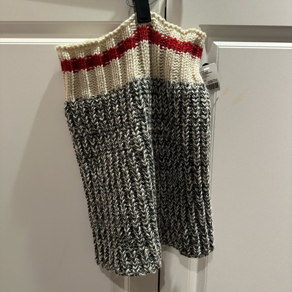 Roots Neck Warmer - Picture 1 of 3